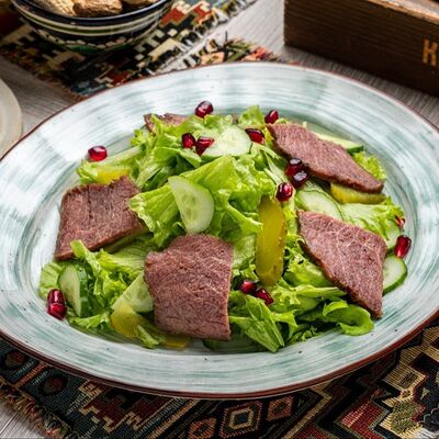 Салат с говядиной Сытый Гоги в Kish-Mish по цене 670 ₽