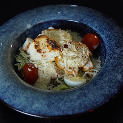 Цезарь с курочкой в Алколавка по цене 390 ₽