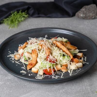 Цезарь с курицейв Hanami по цене 593 ₽