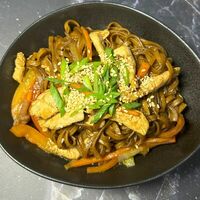 Wok с курицей в Sushki