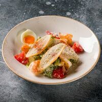 Цезарь с креветками в Marx urban grill