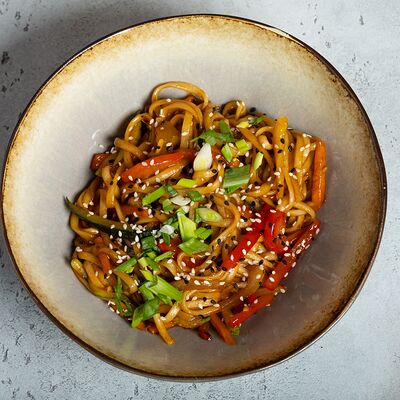 Удон с овощами Чили в Люди в Баре по цене 350 ₽