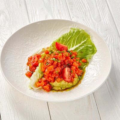 Тартар из лосося в Пармезан по цене 695 ₽