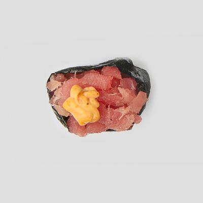 Гункан с острым тунцом в Mad по цене 120 ₽