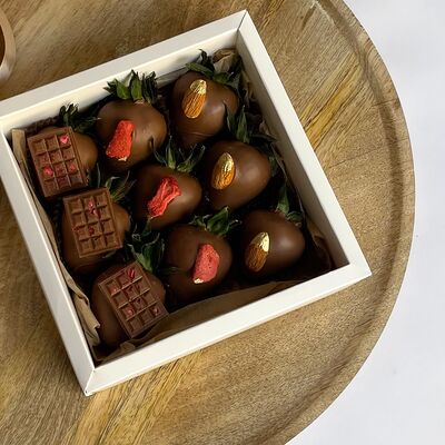 Клубничный набор Прага маленький в Клубника по цене 2990 ₽