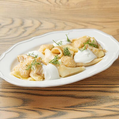 Блины с заправленной щучьей икрой и сметаной в Онегин дача по цене 1190 ₽