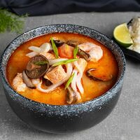 Том ям с морепродуктами в Hanami