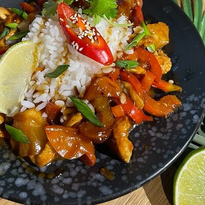 Курица в кисло-сладком соусе в Wok Street по цене 509 ₽