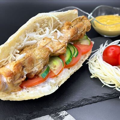 Сувлаки Пита в Gyrobar по цене 330 ₽