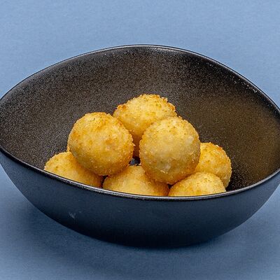 Сырные шарики с ветчиной в Фабрика по цене 400 ₽