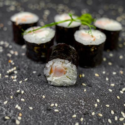 Маки креветка-сыр в Restobar Первый & Ресторан доставки Личный повар по цене 199 ₽