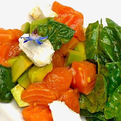 Салат с лососем в Моя Италия по цене 792 ₽