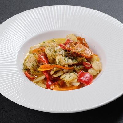 Щечки судака, тушенные с овощамив Акватория по цене 550 ₽