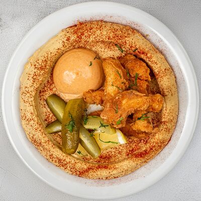 Хумус с куриными стрипсамив Dizengof/99 по цене 750 ₽