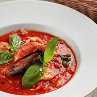 Томатный суп с морепродуктами в Cacio e Pepe