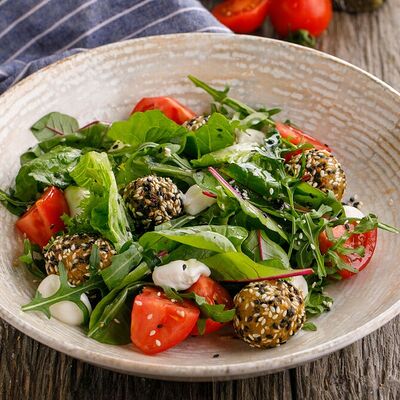 Салат с фалафелем в Маймун по цене 650