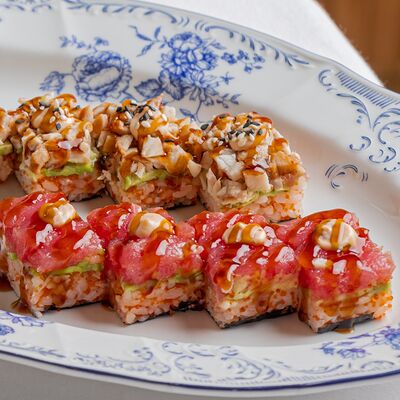 Хакка суши Угорь и тунец в Madame Zhu по цене 1200 ₽