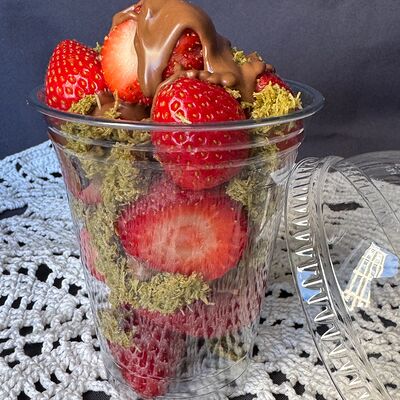 Клубника с дубайской начинкой в Elinabuket по цене 1200 ₽