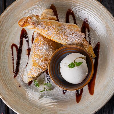 Вишневый штрудель в La Strada по цене 662 ₽