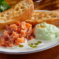Тартар из форели с соусом сливочный васаби в BBQ Beer Restaurant