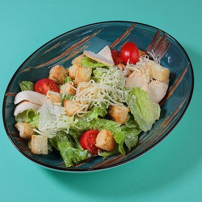 Цезарь с цыпленком Ланч в Kiss по цене 165