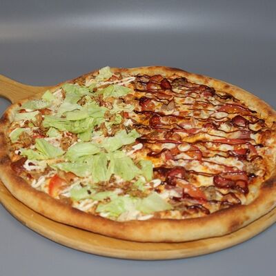 Пицца Мясная/Цезарь в Chicken & Roll по цене 912 ₽