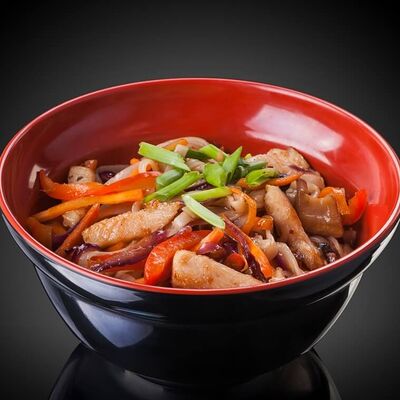 Лапша с курицей и овощамив Восточный экспресс по цене 379 ₽