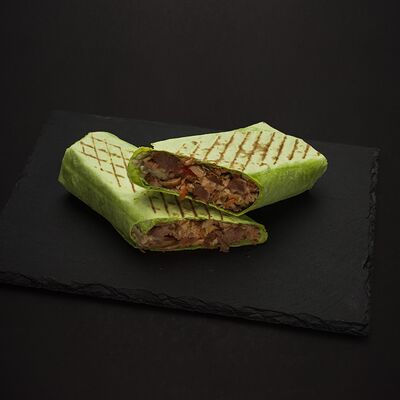 Шаурма со свининой в чесночном лаваше в Шашлычный дворик по цене 350 ₽