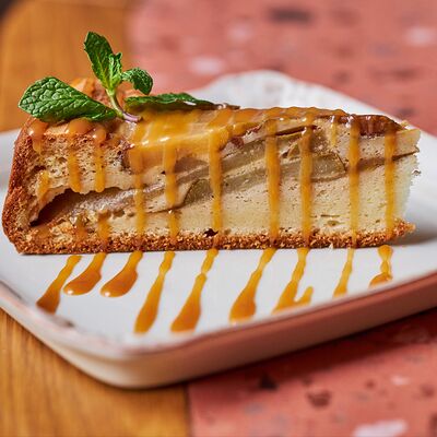 Домашний пирог с грушейв ROMO по цене 710 ₽