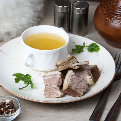 Баранина отварная с мясным бульоном в Папаха по цене 490 ₽