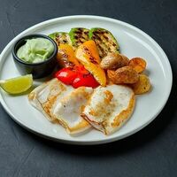 Кальмар с овощами на гриле в Mesto Sushi & Grill