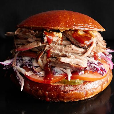 Бургер с рваной свининой в Heimbrauer по цене 720 ₽