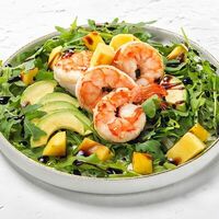 Салат с креветками и манго в Суши Fantasy