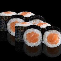 Ролл с лососем в Квикфуд