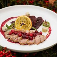 Утиная грудка с грушей в красном вине в Chalet River Club