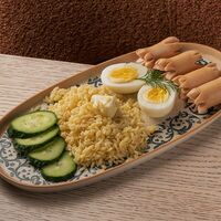 Сосиски молочные с орзо и яйцами в 12 cafe