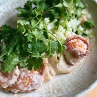 Блинчики, сырный соус, креветки, тартар из огурца в Let it be