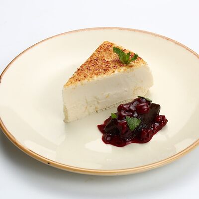 Чизкейк запеченый с вишней в Сытый кит по цене 470 ₽