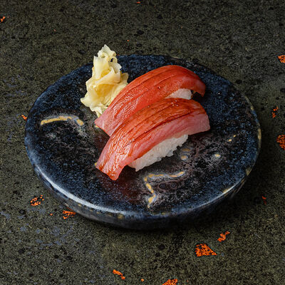 Суши Тунец в Sumo Izakaya по цене 430 ₽
