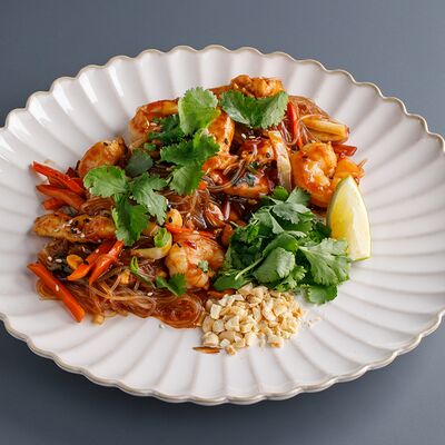 Пад тай с креветками и курицей в MO by Matisov по цене 809 ₽