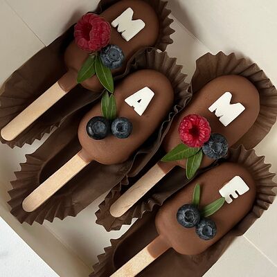 Набор пирожных-эскимо на День Матери 4 шт. в Sweet Caprice по цене 1190 ₽