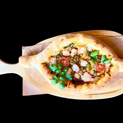 Хачапури с креветкой том ям в Хинкальная 63 по цене 550 ₽