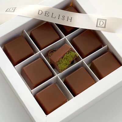 Набор 9 конфет с дубайской начинкойв Delish по цене 2080 ₽