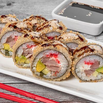 Тёплый ролл с тунцом в Yunga Tim Fish & Grill по цене 985 ₽