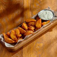 Картофель Айдахо с соусом тартар в BBQ Beer Restaurant