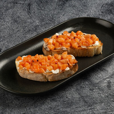 Брускетта с крем-чиз и лососем в BeerLogovo по цене 740 ₽