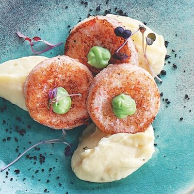 Котлеты из крабов с крем-картофелем и васаби в Черетто море по цене 1670 ₽