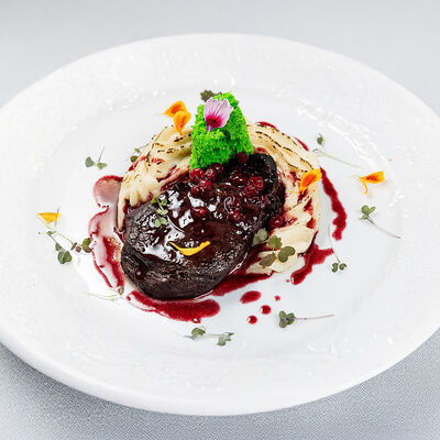 Филе-миньон с соусом глинтвейн и пюре из сельдерея в Sabor de la Vida по цене 5950 ₽