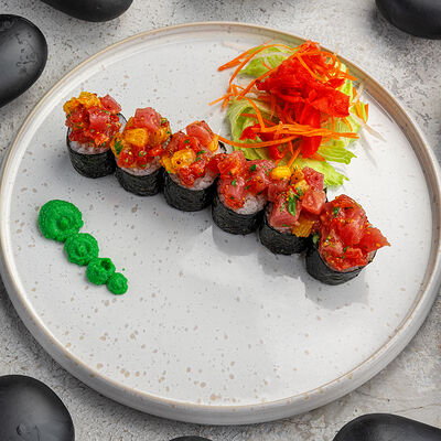 Ролл с тартаром из тунца в Nemo по цене 670 ₽