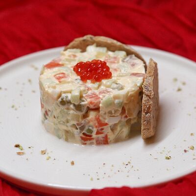 Оливье с лососем в Ptitim по цене 440 ₽